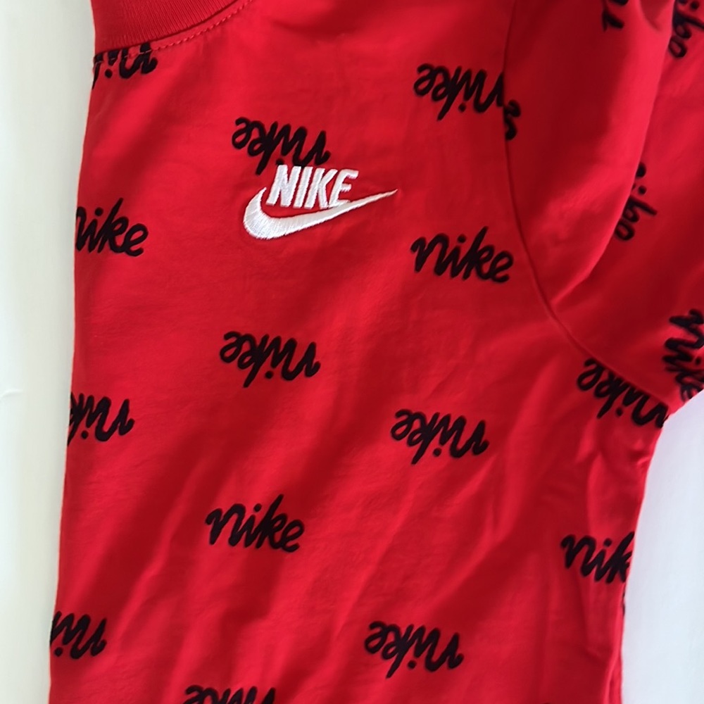Nike Red Signature T-shirt size medium.(Boys) - Picture 4 of 5